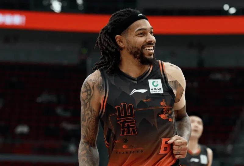 开云体育下载-山东输广州!全场狂铁,克里斯情绪失控,徐昕统治级发挥!